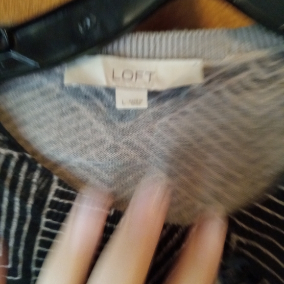 Ann Taylor loft. Sweater. - Picture 3 of 4